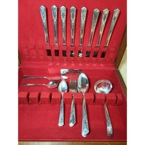 Simeon L & George H Rogers Co. X TRA Jasmine 1939 Silverplate Flatware 34 Pieces